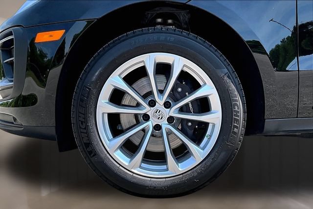 Used 2025 Porsche Macan AWD/4WD image 29