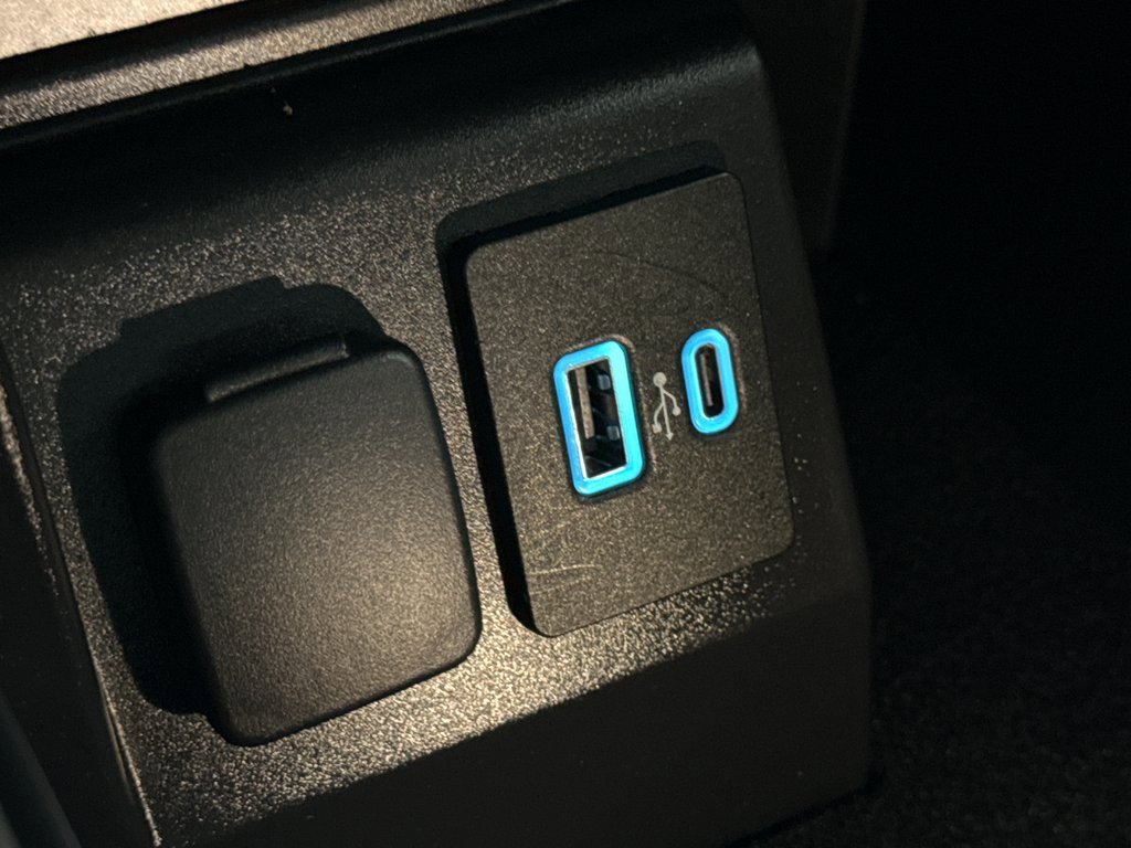 Used 2021 Ford Explorer XLT image 37