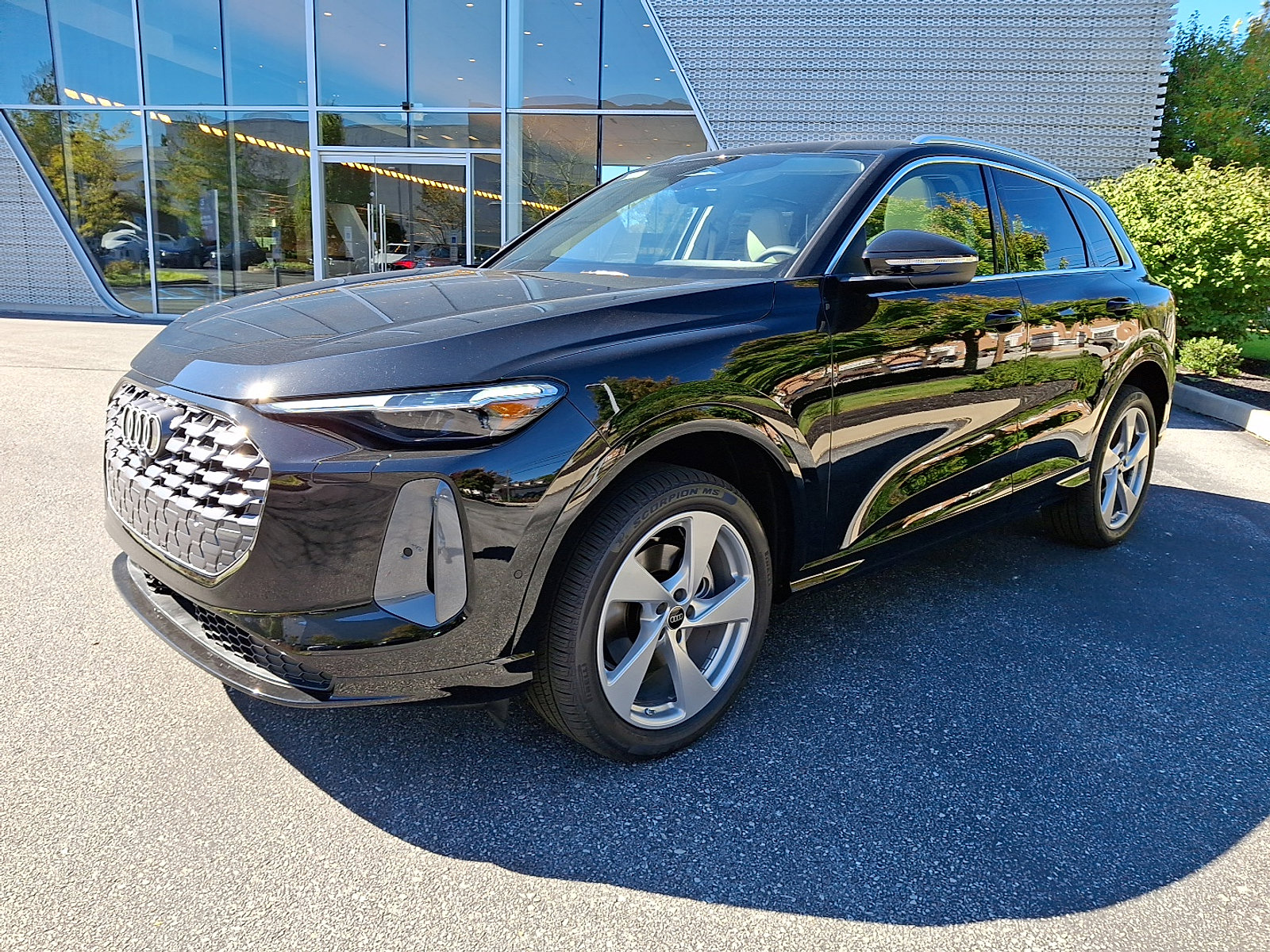 New 2025 Audi Q5 Premium Plus image 2