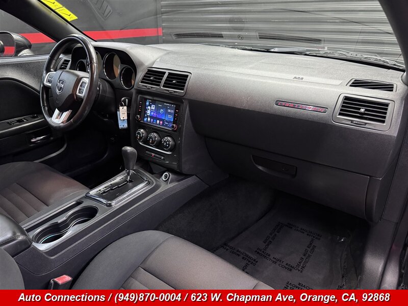 Used 2013 Dodge Challenger SXT RWD image 10
