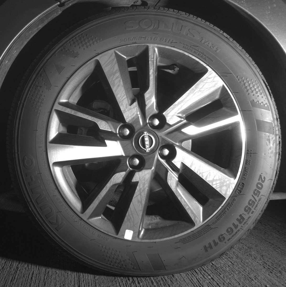 Used 2025 Nissan Versa SV image 9