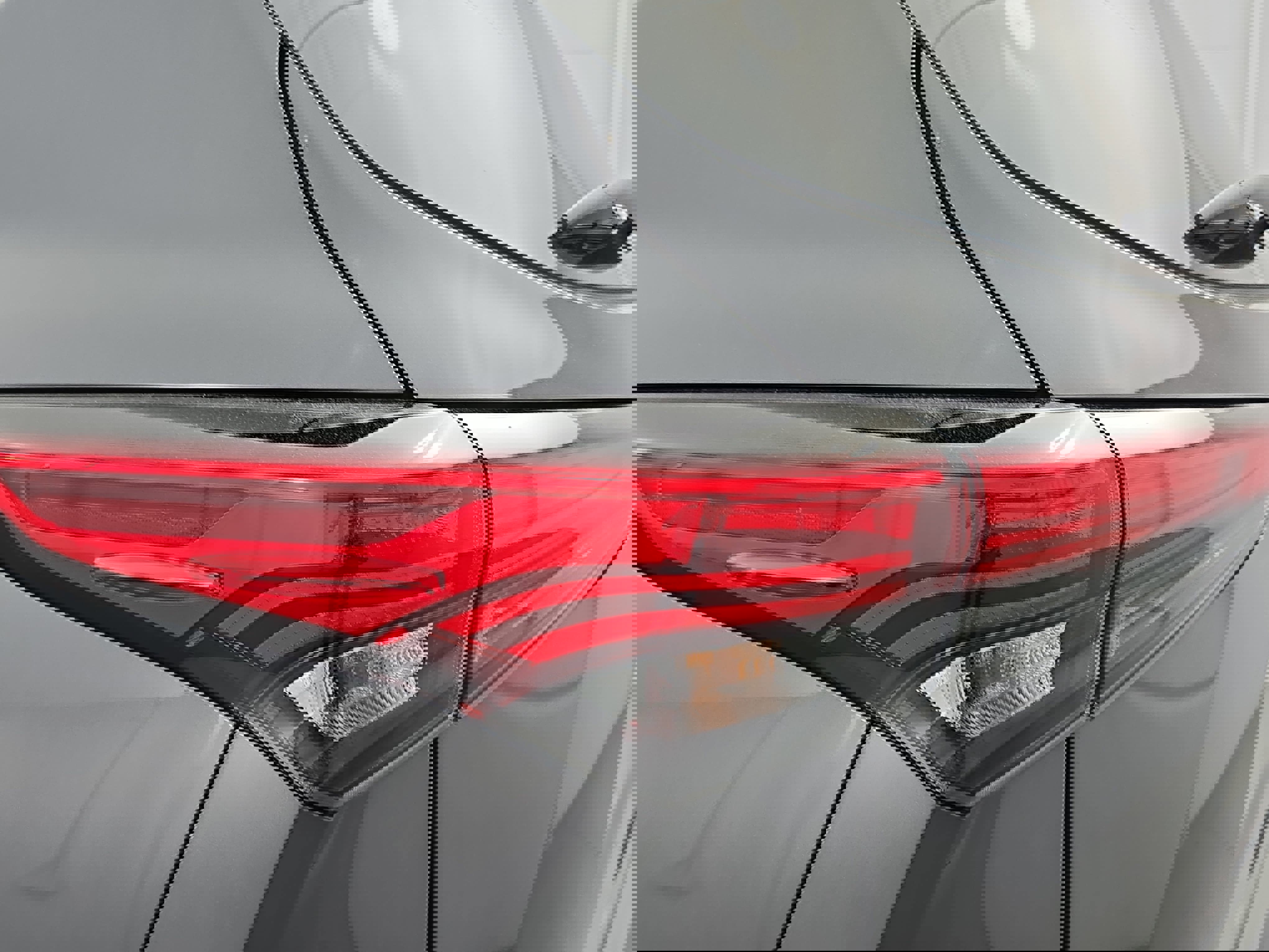 Used 2022 Toyota Highlander XLE image 36