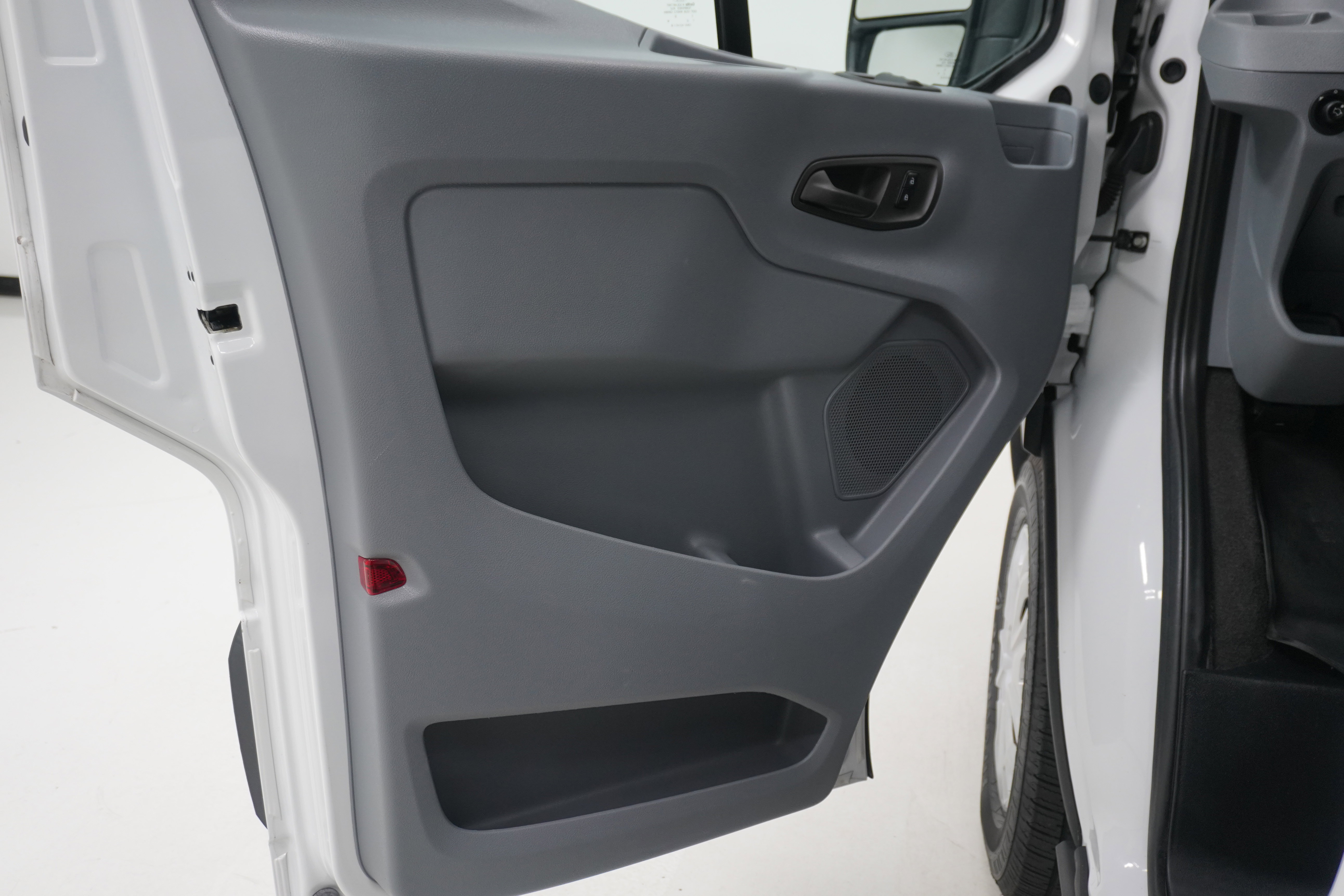 Used 2017 Ford Transit 150 XLT RWD image 9