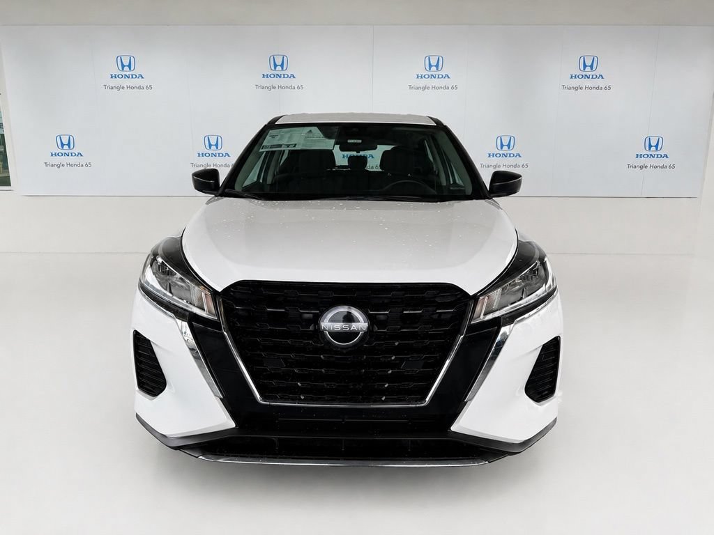 Used 2022 Nissan Kicks S FWD image 2