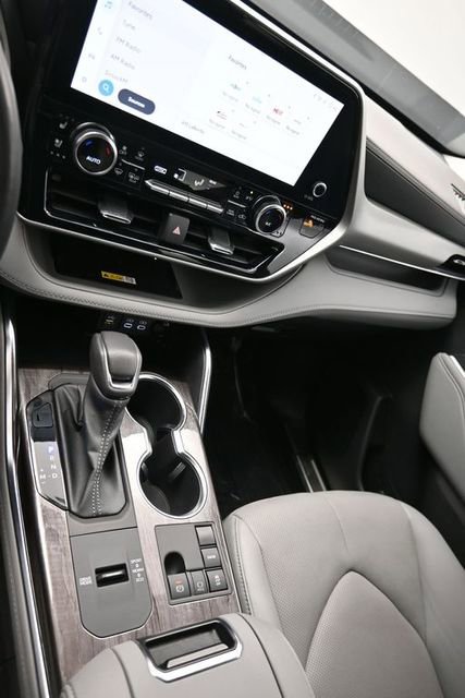Used 2023 Toyota Highlander Platinum FWD image 22