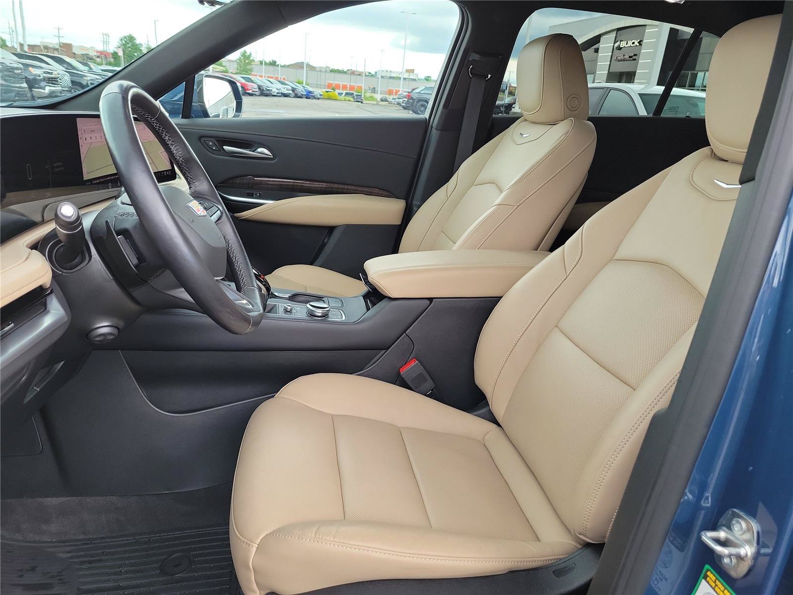 Used 2024 Cadillac XT4 Premium Luxury w/ Technology Package AWD/4WD image 18