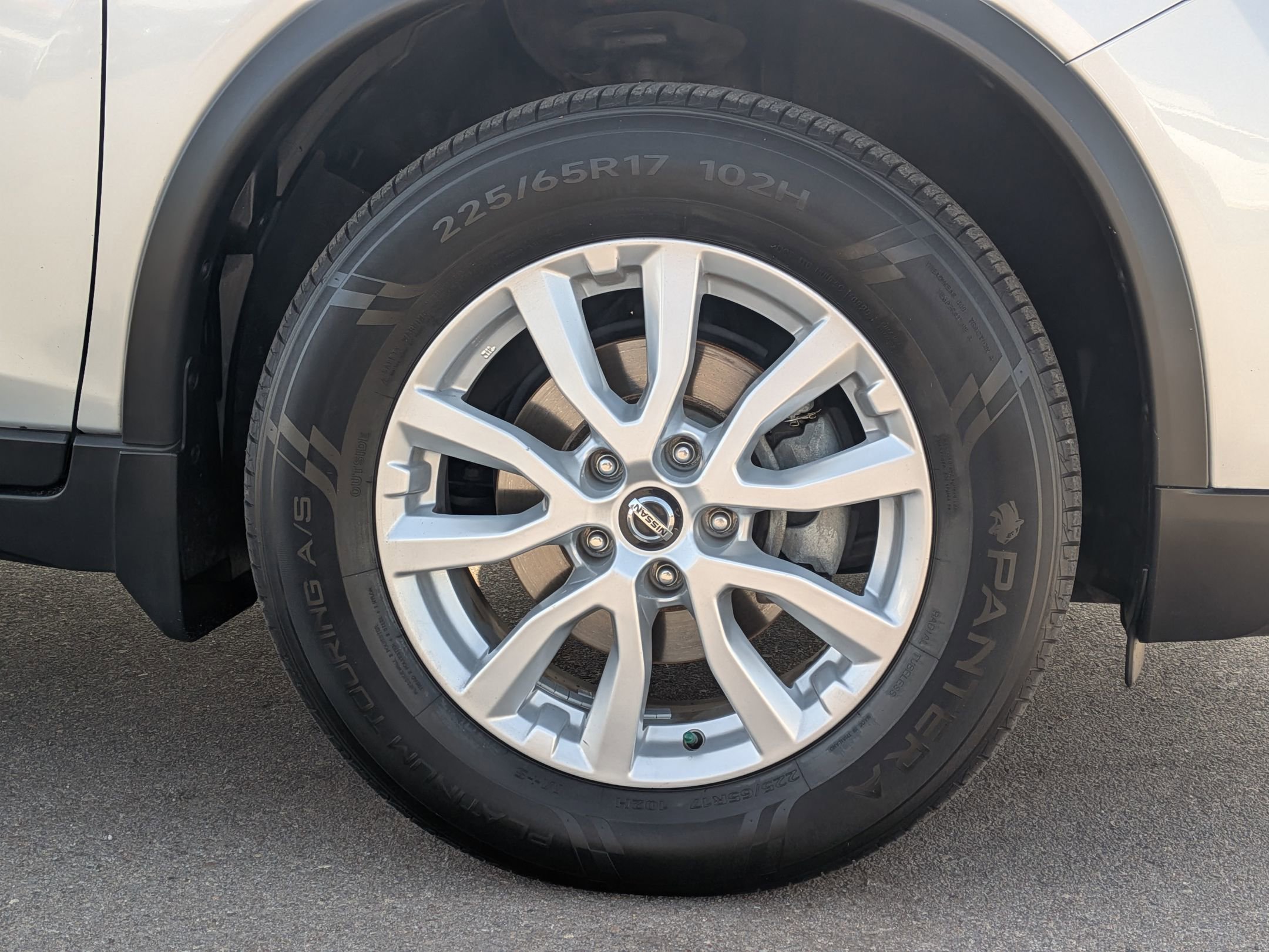 Used 2020 Nissan Rogue S w/ Special Edition Package image 6