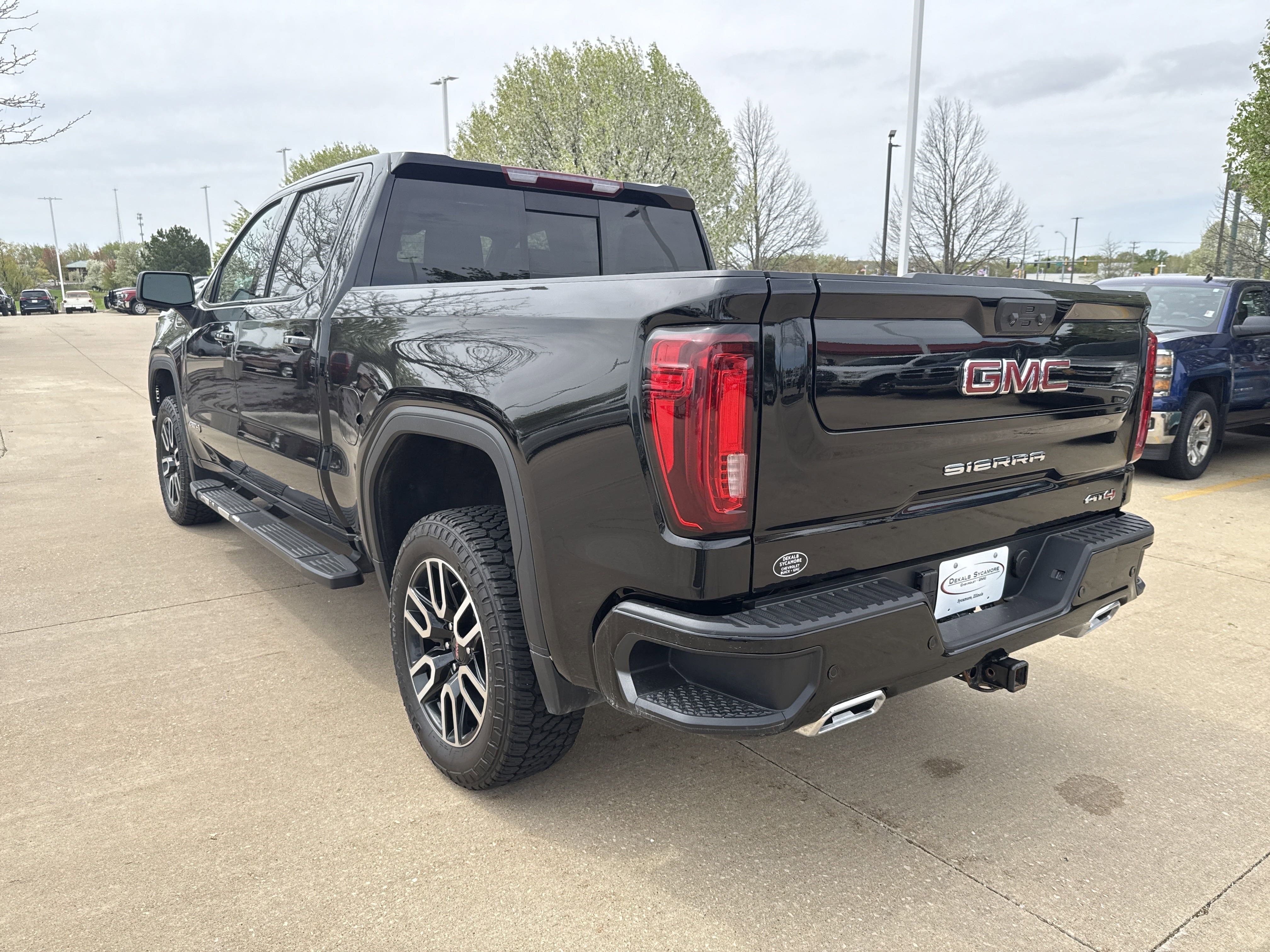 Used 2023 GMC Sierra 1500 AT4 w/ AT4 Premium Package AWD/4WD image 8