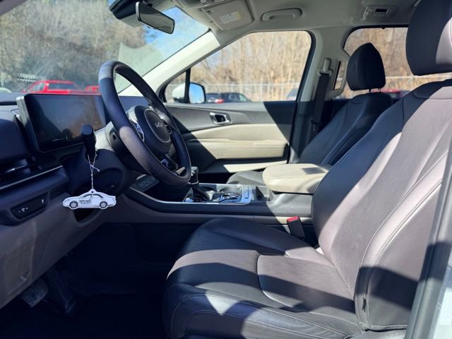 Used 2025 Kia Carnival EX image 7