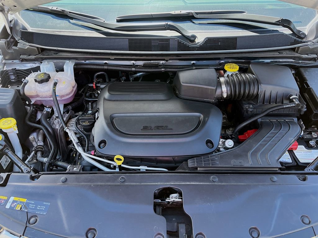 Used 2024 Chrysler Pacifica Touring-L image 30