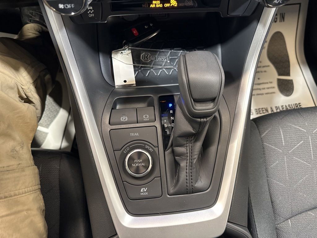 Used 2025 Toyota RAV4 XLE image 30