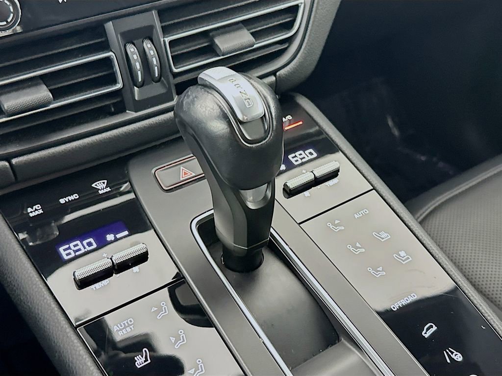 Certified 2023 Porsche Macan image 18