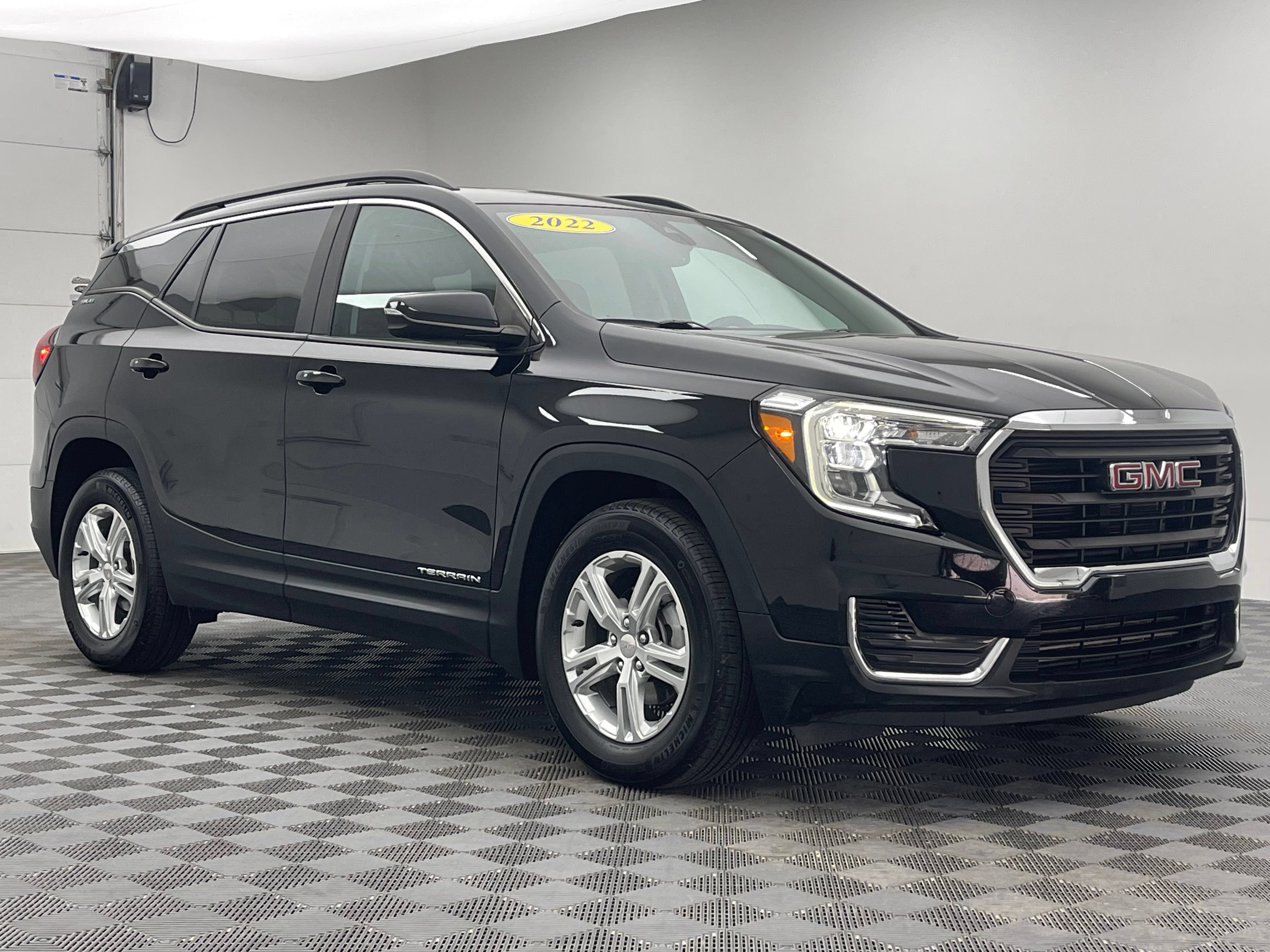 Used 2022 GMC Terrain SLE w/ Driver Convenience Package