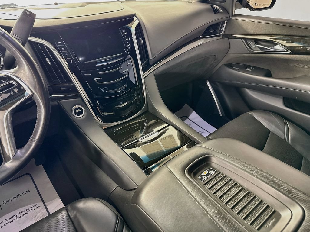 Used 2020 Cadillac Escalade ESV Platinum RWD image 33