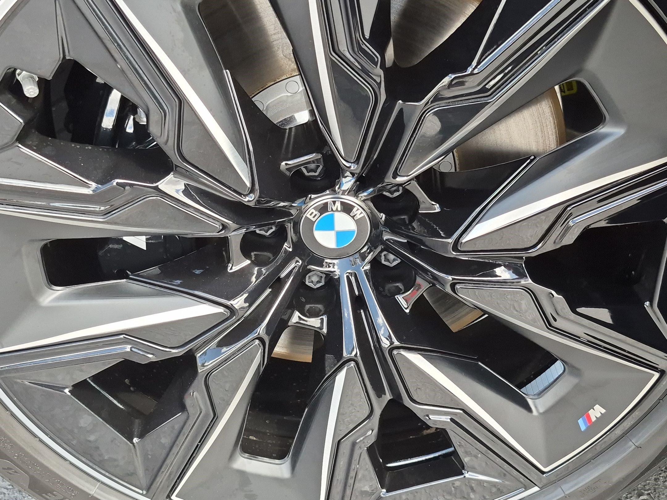 New 2026 BMW i7 M70 w/ Executive Package AWD/4WD image 13