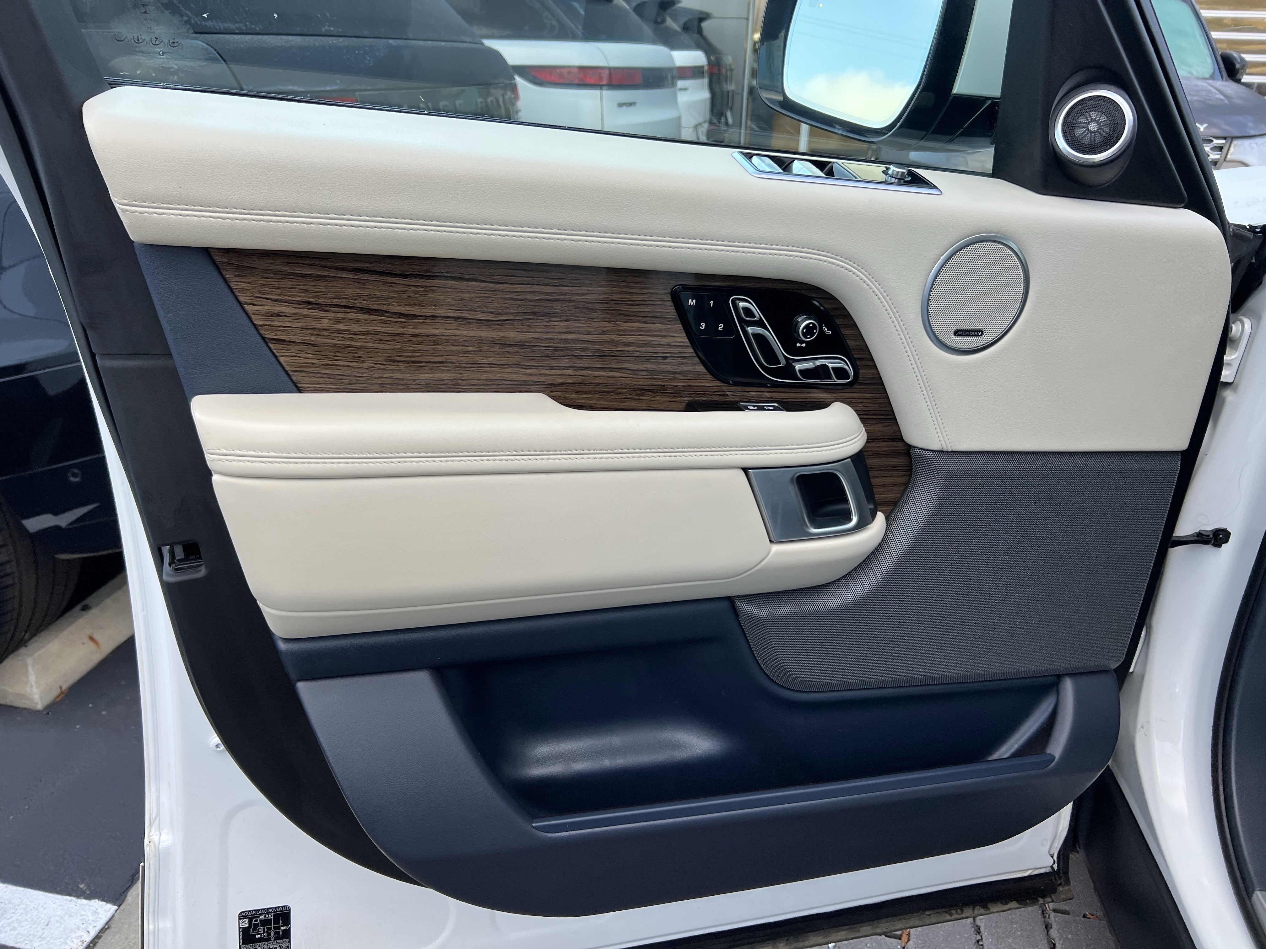 Certified 2022 Land Rover Range Rover P525 Westminster Edition image 11