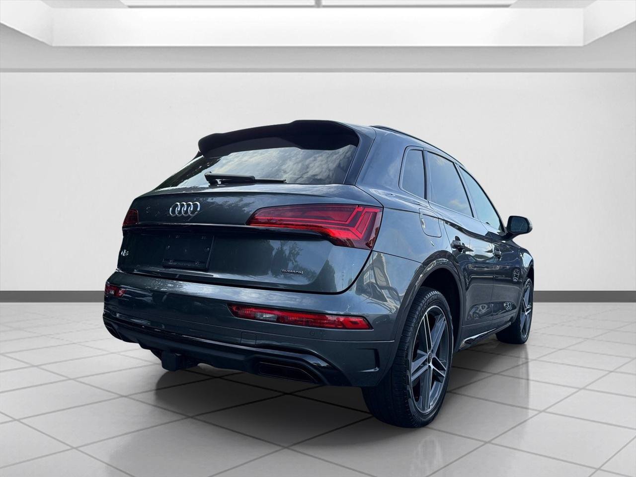 Used 2022 Audi Q5 e Premium Plus w/ Premium Plus Package AWD/4WD image 5