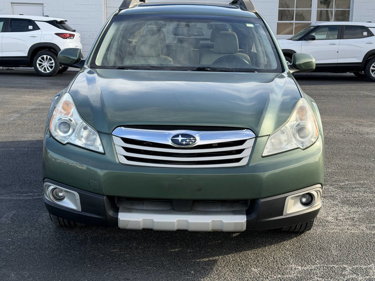 Used 2010 Subaru Outback 2.5i Premium AWD/4WD image 3