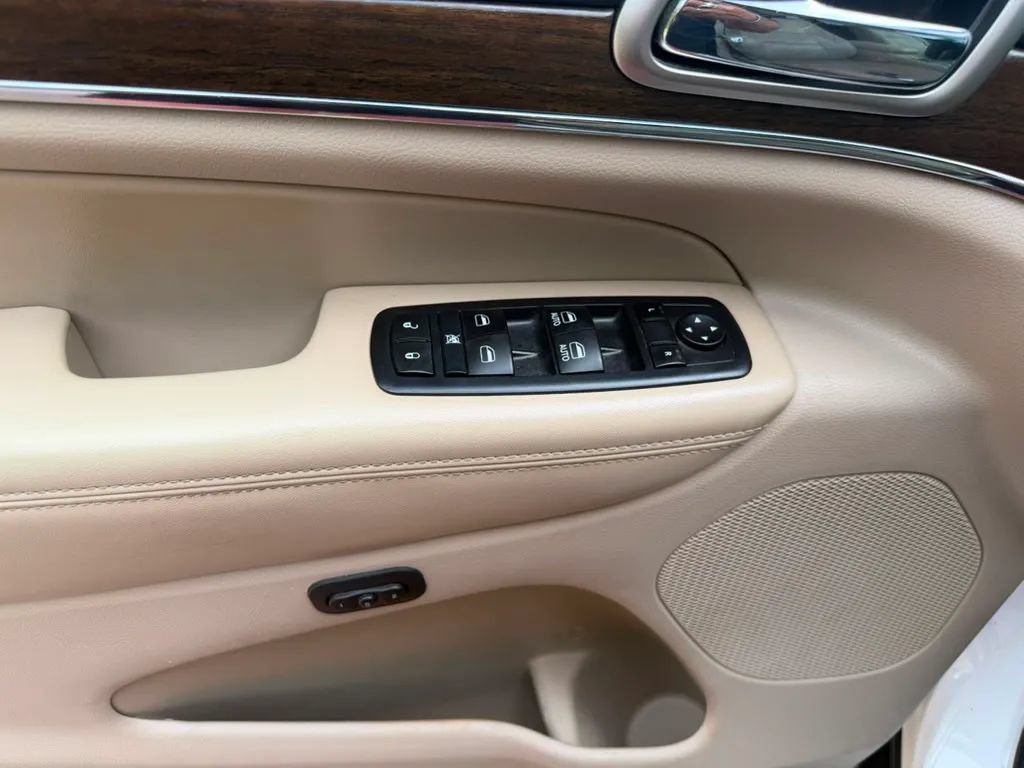 Used 2015 Jeep Grand Cherokee Limited AWD/4WD image 7