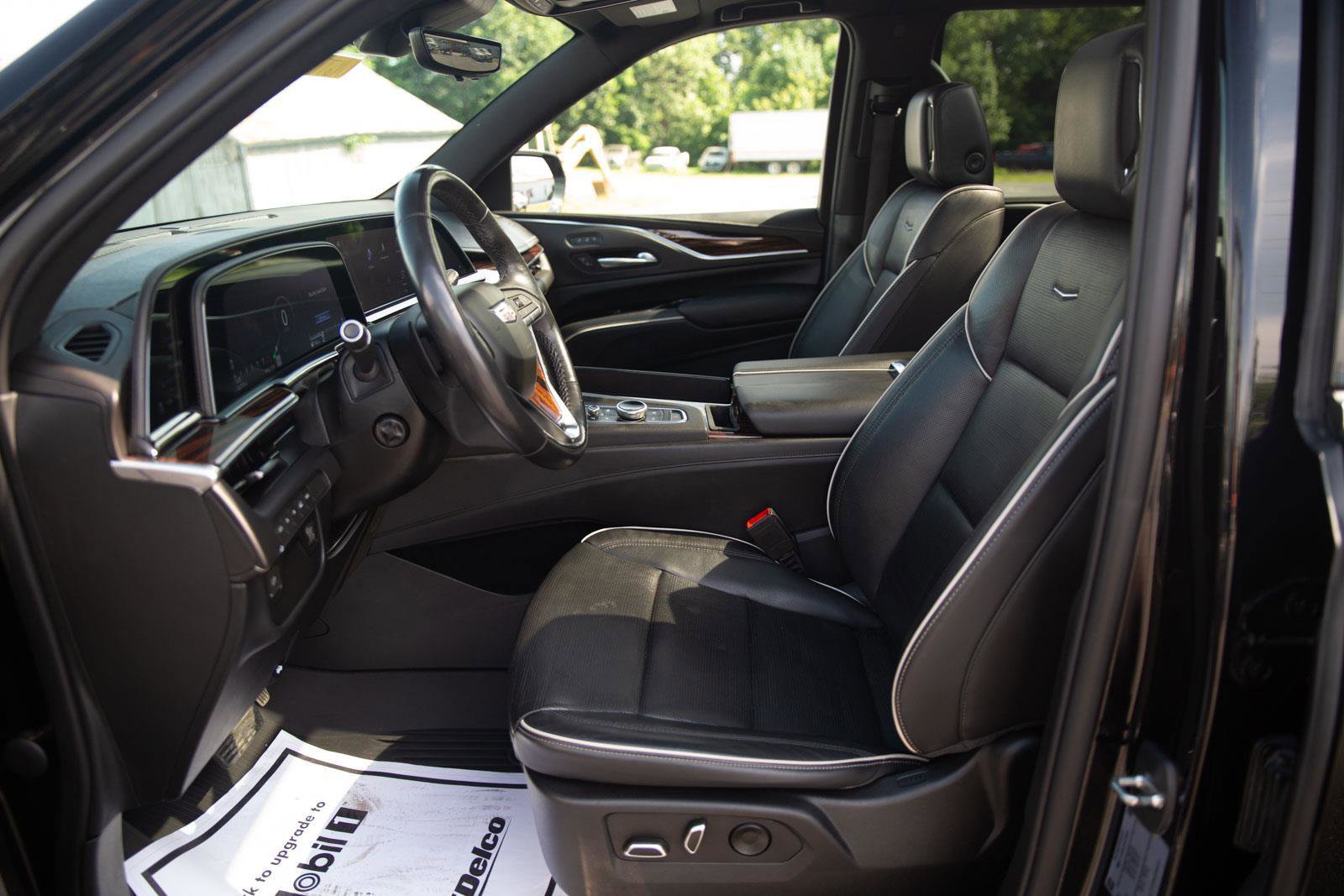 Used 2022 Cadillac Escalade Premium Luxury image 24