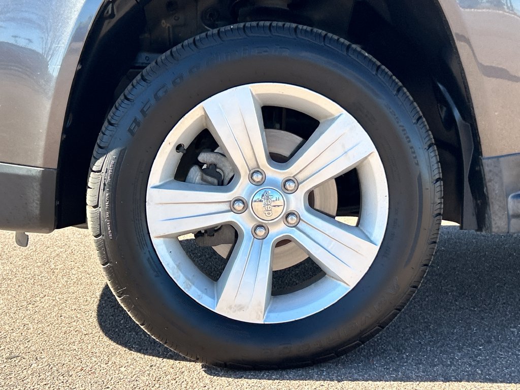 Used 2017 Jeep Compass Latitude AWD/4WD image 23