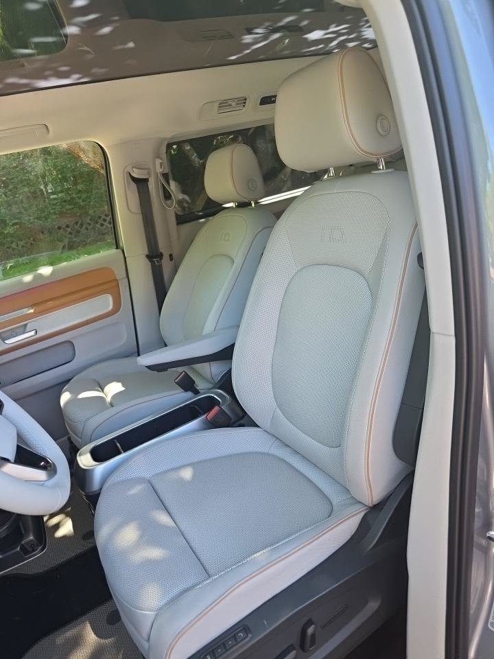 Certified 2025 Volkswagen ID. Buzz 1st Edition RWD image 3