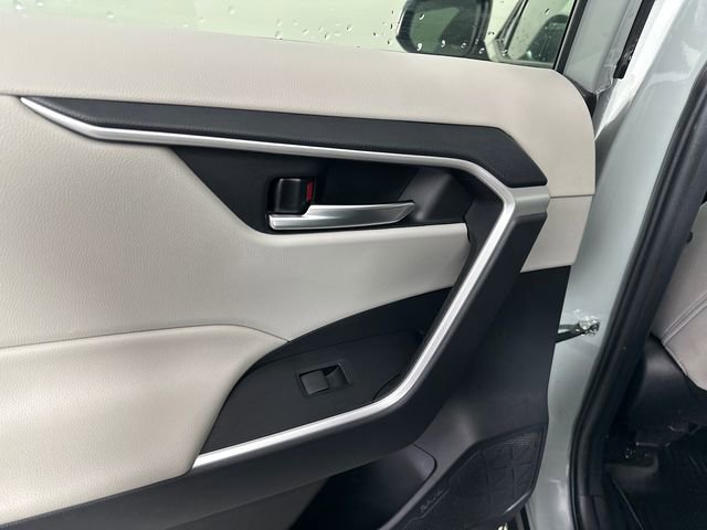 Used 2021 Toyota RAV4 XLE w/ Convenience Package AWD/4WD image 12