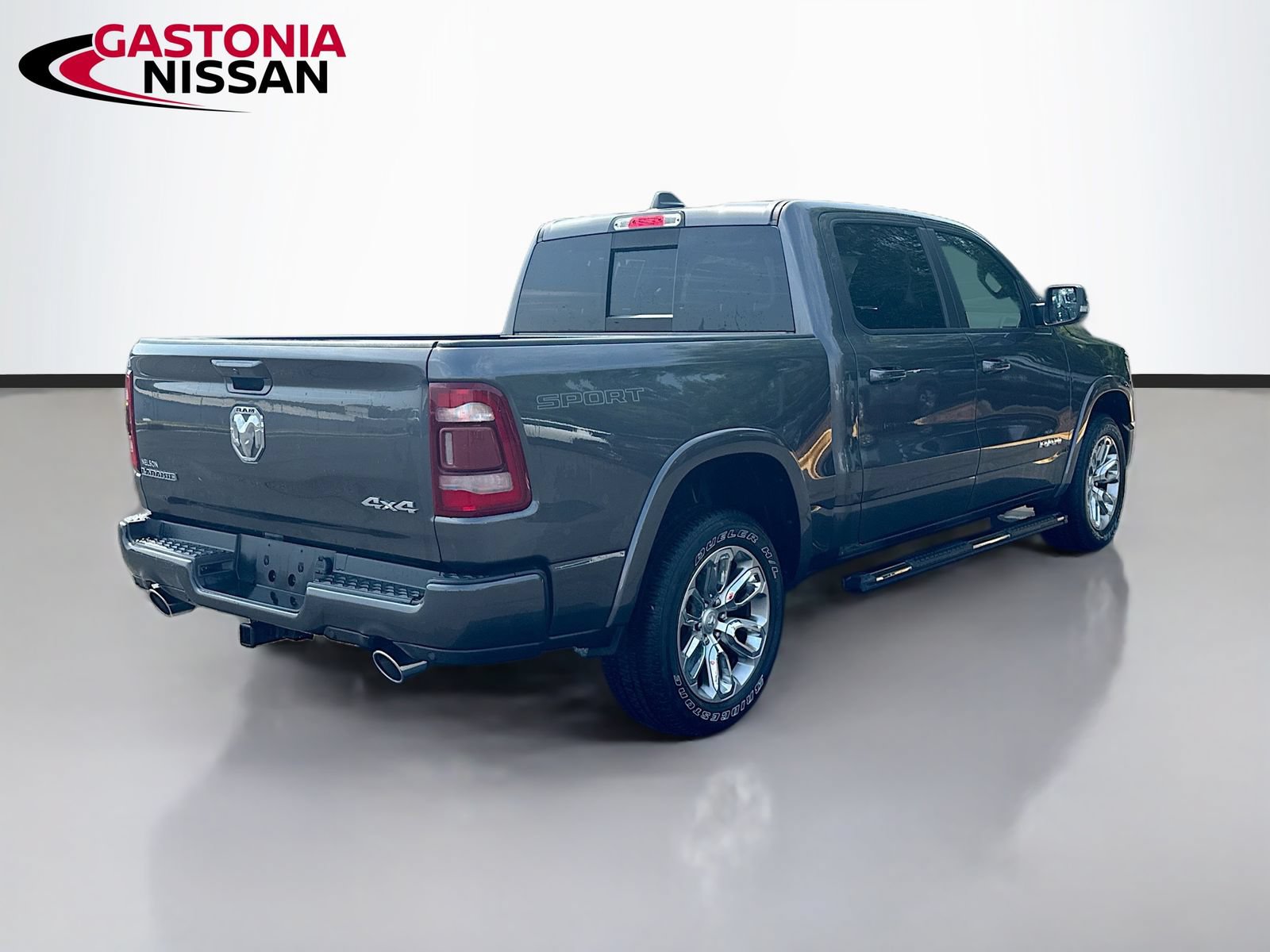 Used 2022 RAM 1500 Laramie w/ Sport Appearance Package AWD/4WD image 9
