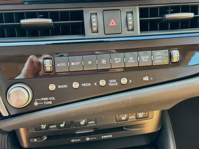 Used 2022 Lexus ES 300h w/ Premium Package FWD image 16