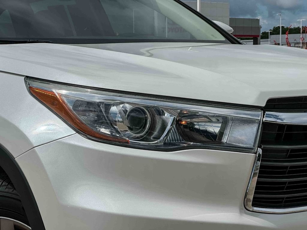 Used 2015 Toyota Highlander XLE FWD image 10