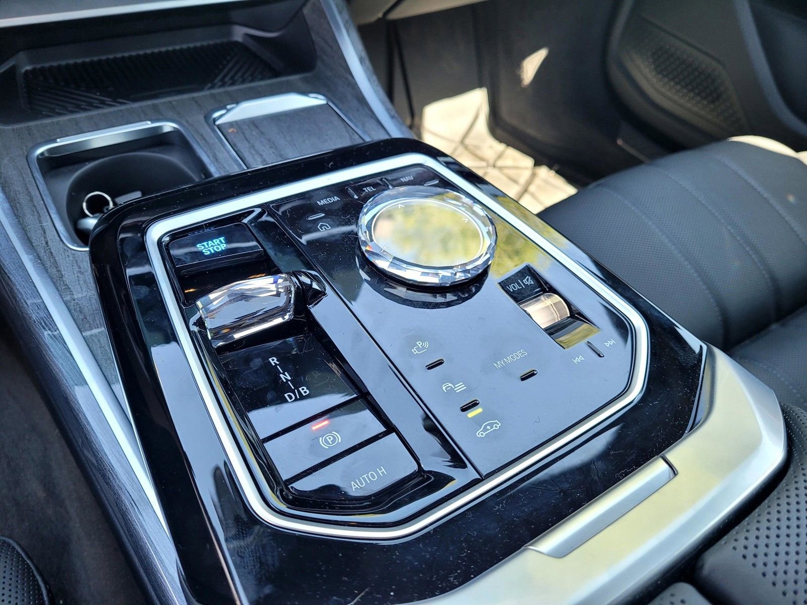 Used 2025 BMW i7 eDrive50 w/ M Sport Package RWD image 19