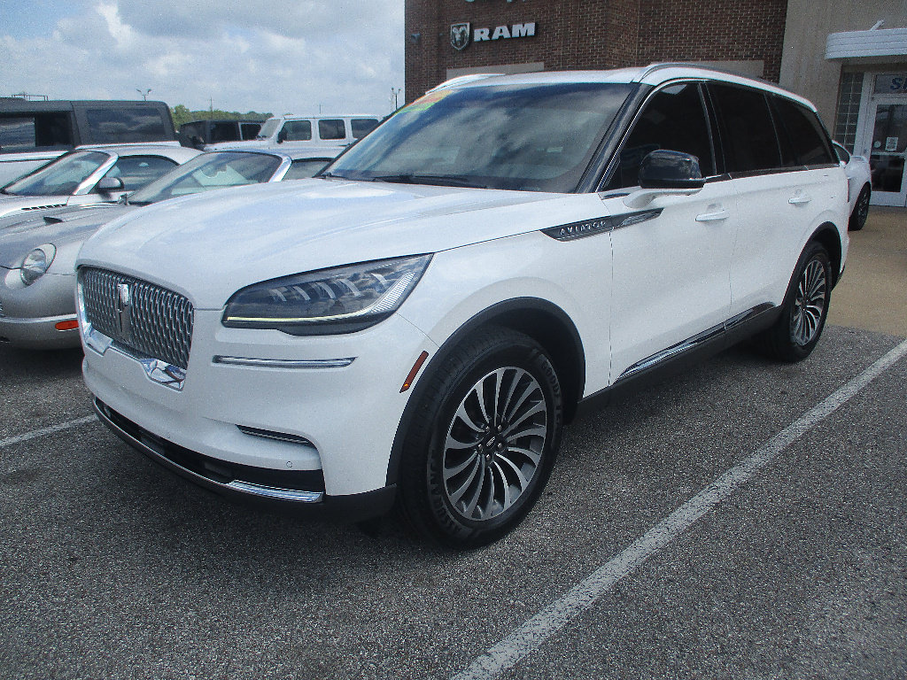 Used 2023 Lincoln Aviator Reserve w/ Elements Package Plus AWD/4WD image 3