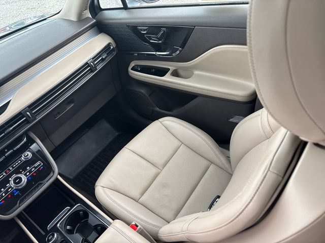 Used 2022 Lincoln Corsair AWD w/ Premium Package image 20