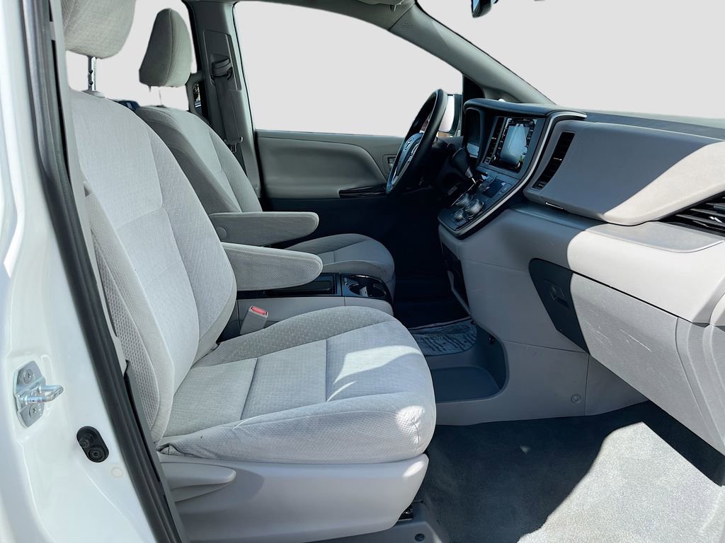 Used 2020 Toyota Sienna LE FWD image 29