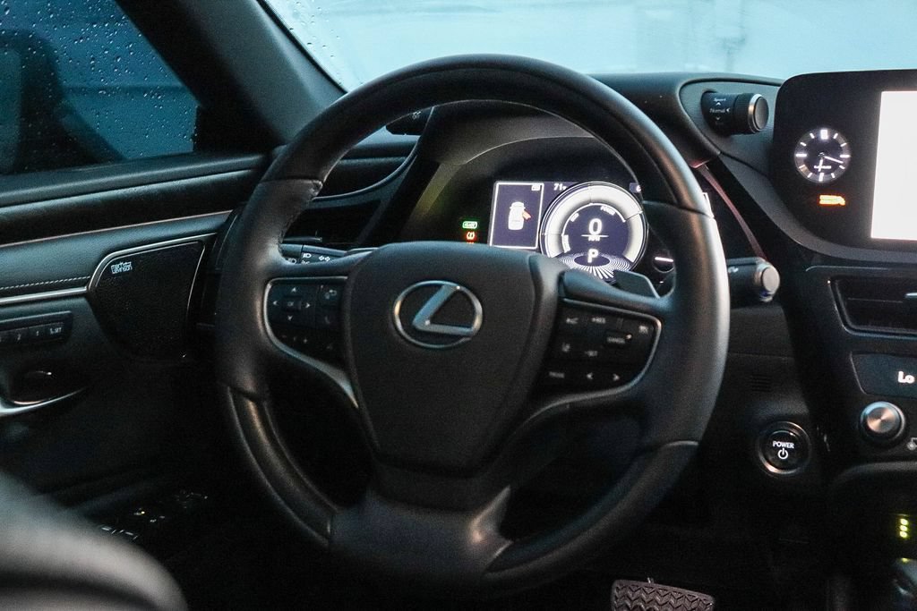 Used 2025 Lexus ES 300h w/ Luxury Package FWD image 17