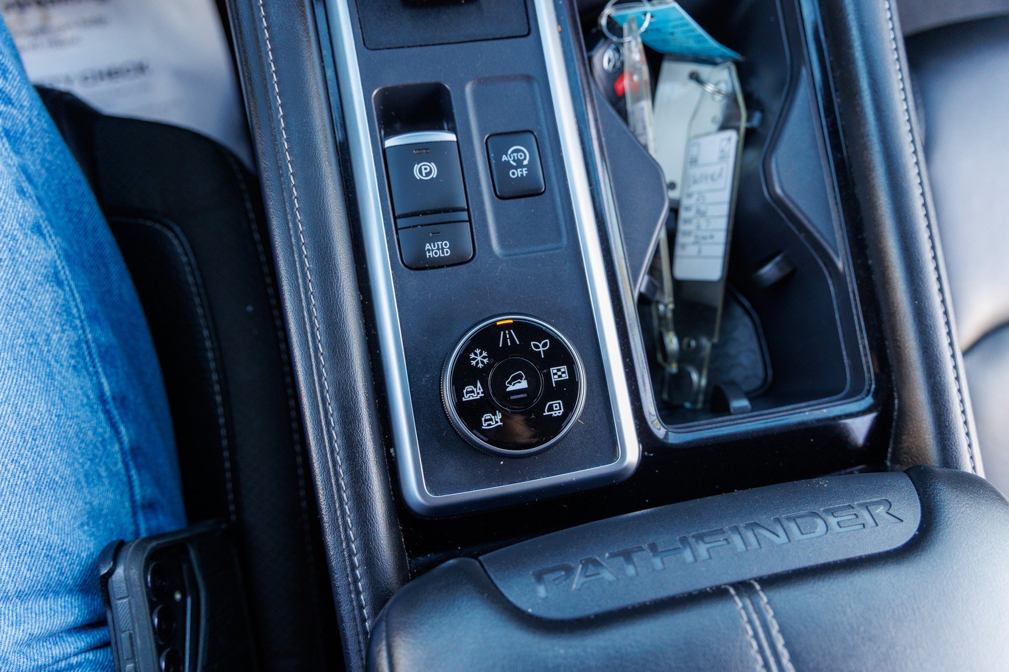 Used 2023 Nissan Pathfinder SL w/ Lighting Package (N92) image 35