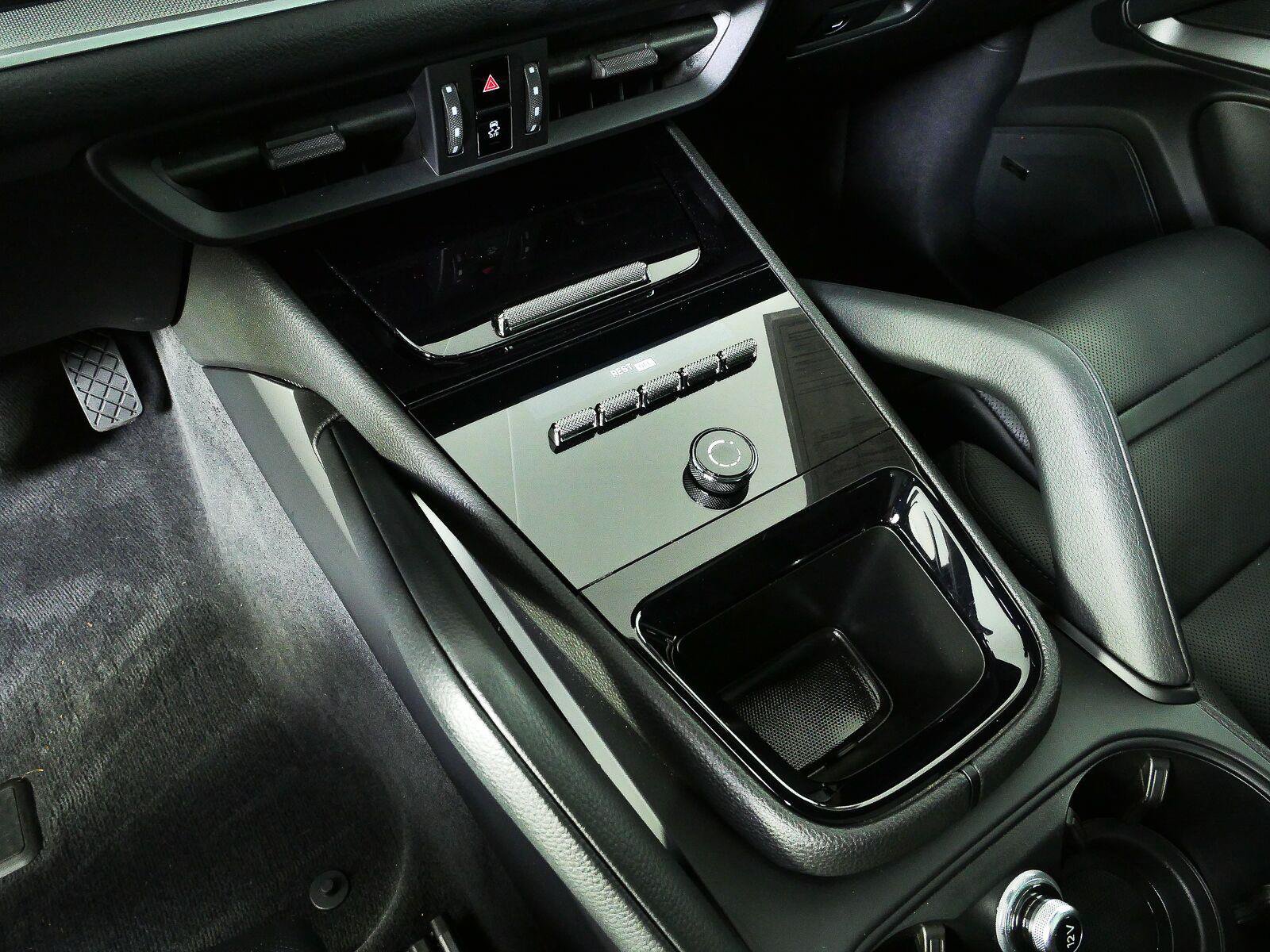Certified 2024 Porsche Cayenne Coupe AWD/4WD image 19