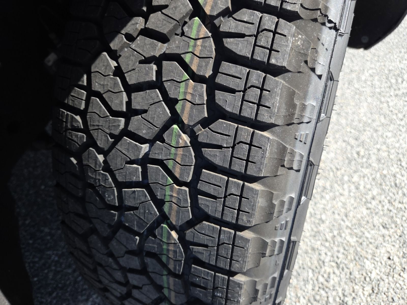 Used 2023 GMC Yukon XL AT4 w/ AT4 Premium Plus Package AWD/4WD image 18