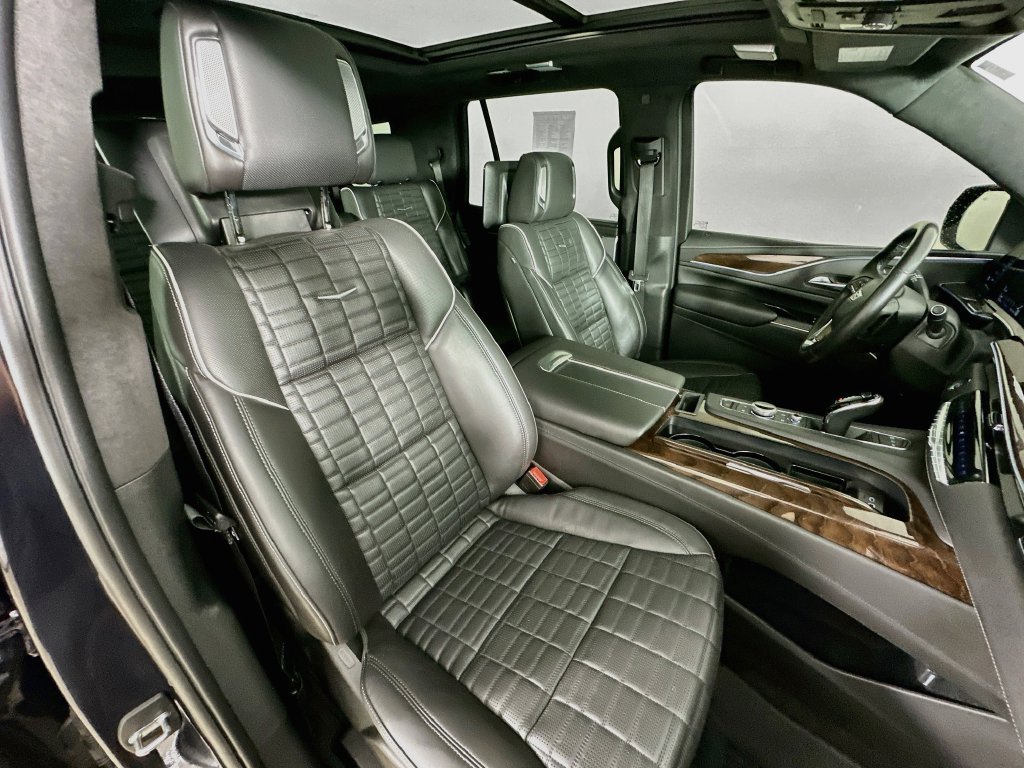 Used 2023 Cadillac Escalade Sport Platinum w/ LPO, ONYX Package AWD/4WD image 31