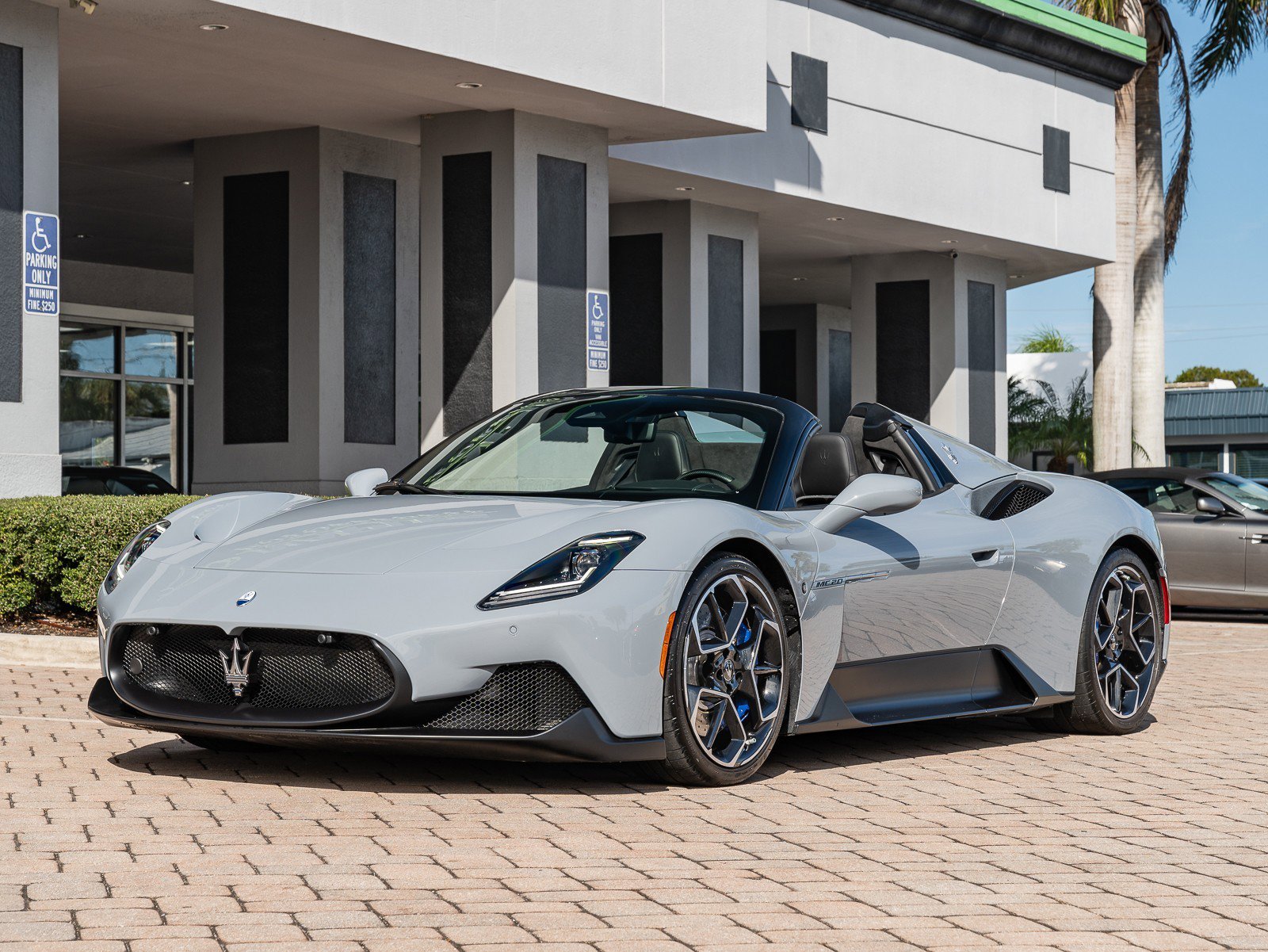 Used 2023 Maserati MC20 Spyder image 33