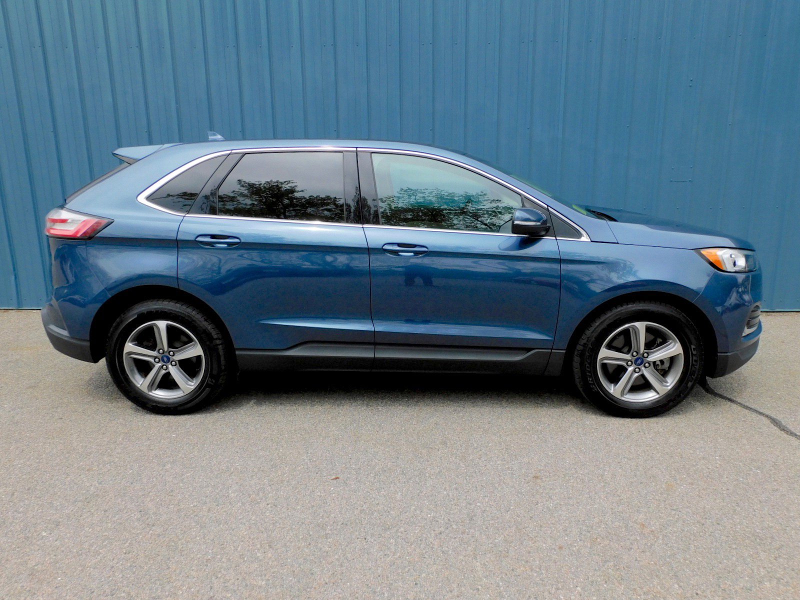 Used 2019 Ford Edge SEL w/ Equipment Group 201A AWD/4WD image 6
