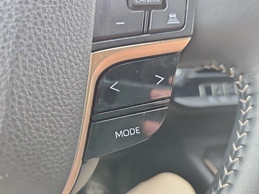 Used 2024 Toyota Crown AWD/4WD image 18