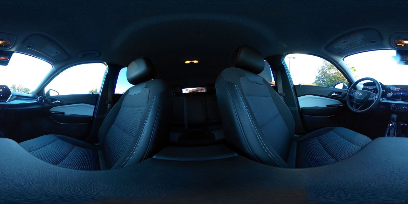 Used 2025 Chevrolet Trax LT image 36