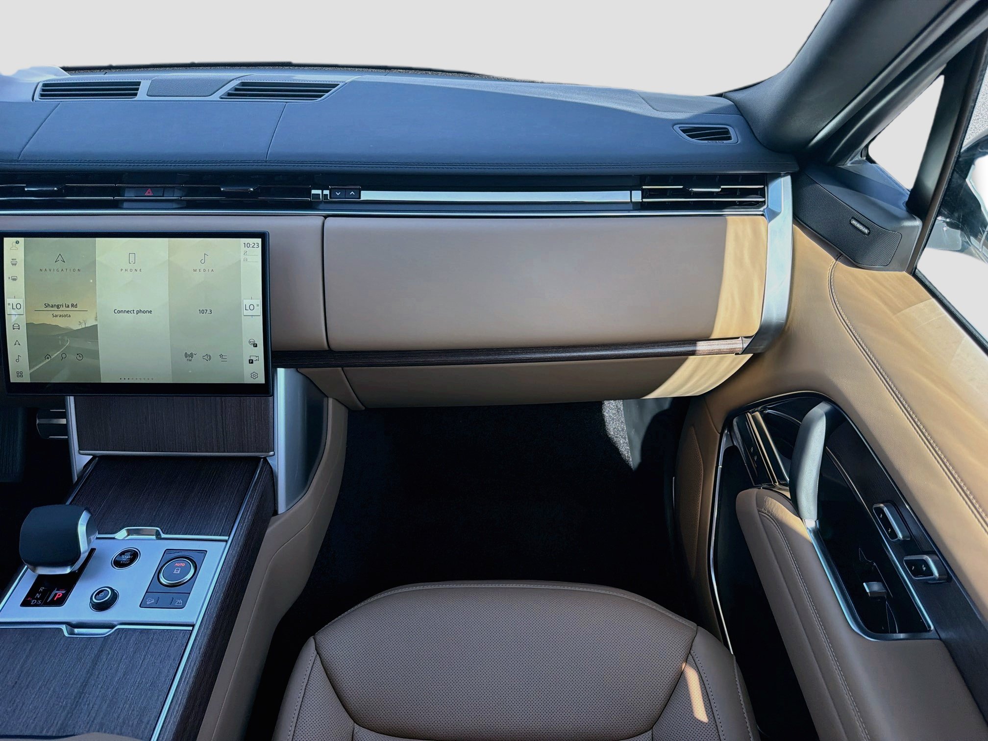 New 2027 Land Rover Range Rover Long Wheelbase SE AWD/4WD image 18