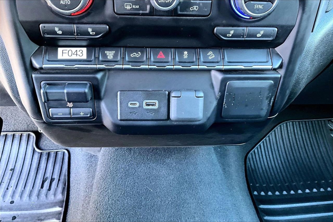 Used 2022 Chevrolet Silverado 2500 LT w/ Convenience Package image 16