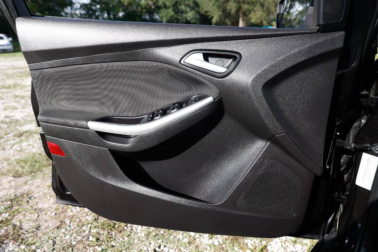 Used 2013 Ford Focus SE FWD image 37