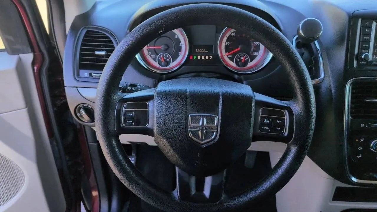 Used 2018 Dodge Grand Caravan SE FWD image 13