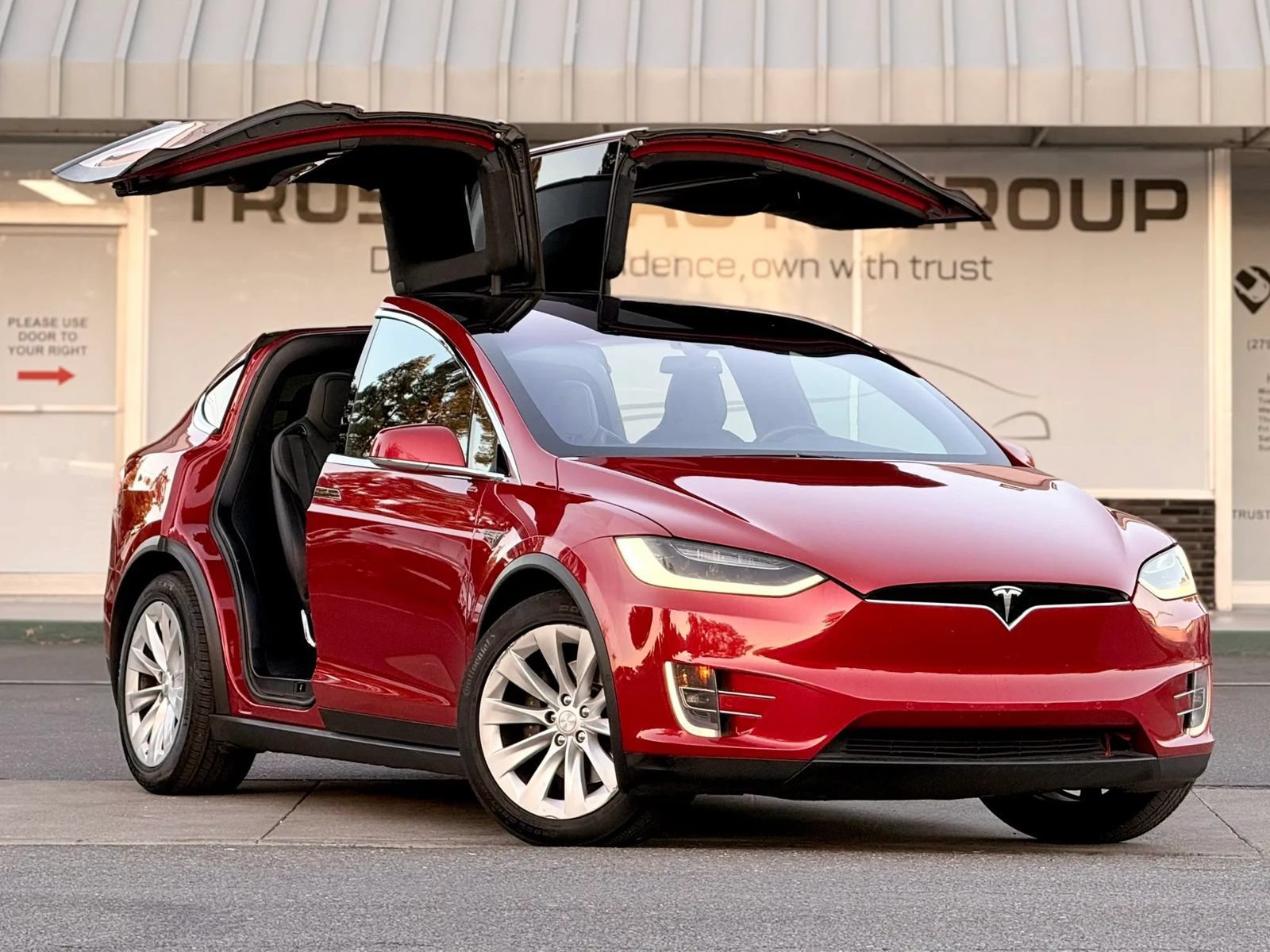 Used 2016 Tesla Model X 90D AWD/4WD image 2