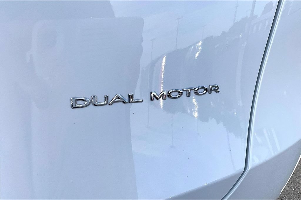 Used 2022 Tesla Model Y Long Range AWD/4WD image 8