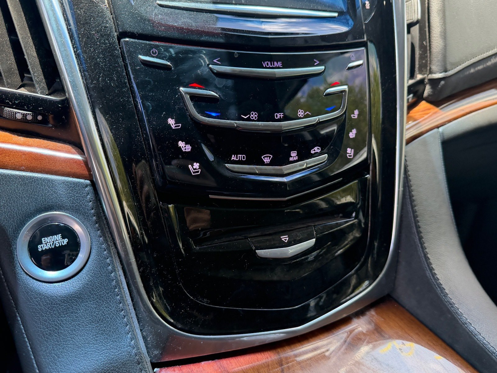 Used 2016 Cadillac Escalade ESV Luxury RWD image 9